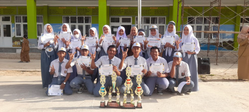 Penyerahan Piala Kegiatan Perkemahan Pramuka Penegak Tangguh (P3T) Kepada Sekolah 