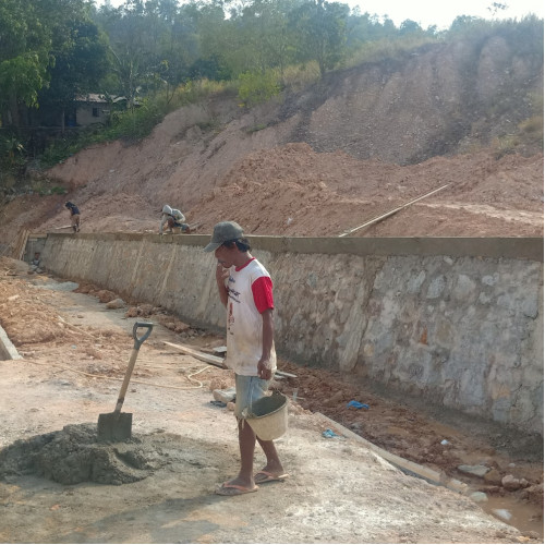 Proses Pembuatan Batu Miring Di SMA Negri 24 Batam