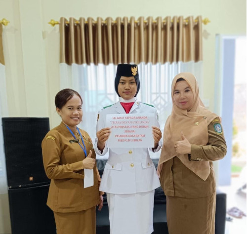 Apresiasi kepada Ananda Thasa Devana sebagai pasukan pengibar bendera Kota Batam dalam HUT ke-78 Republik Indonesia